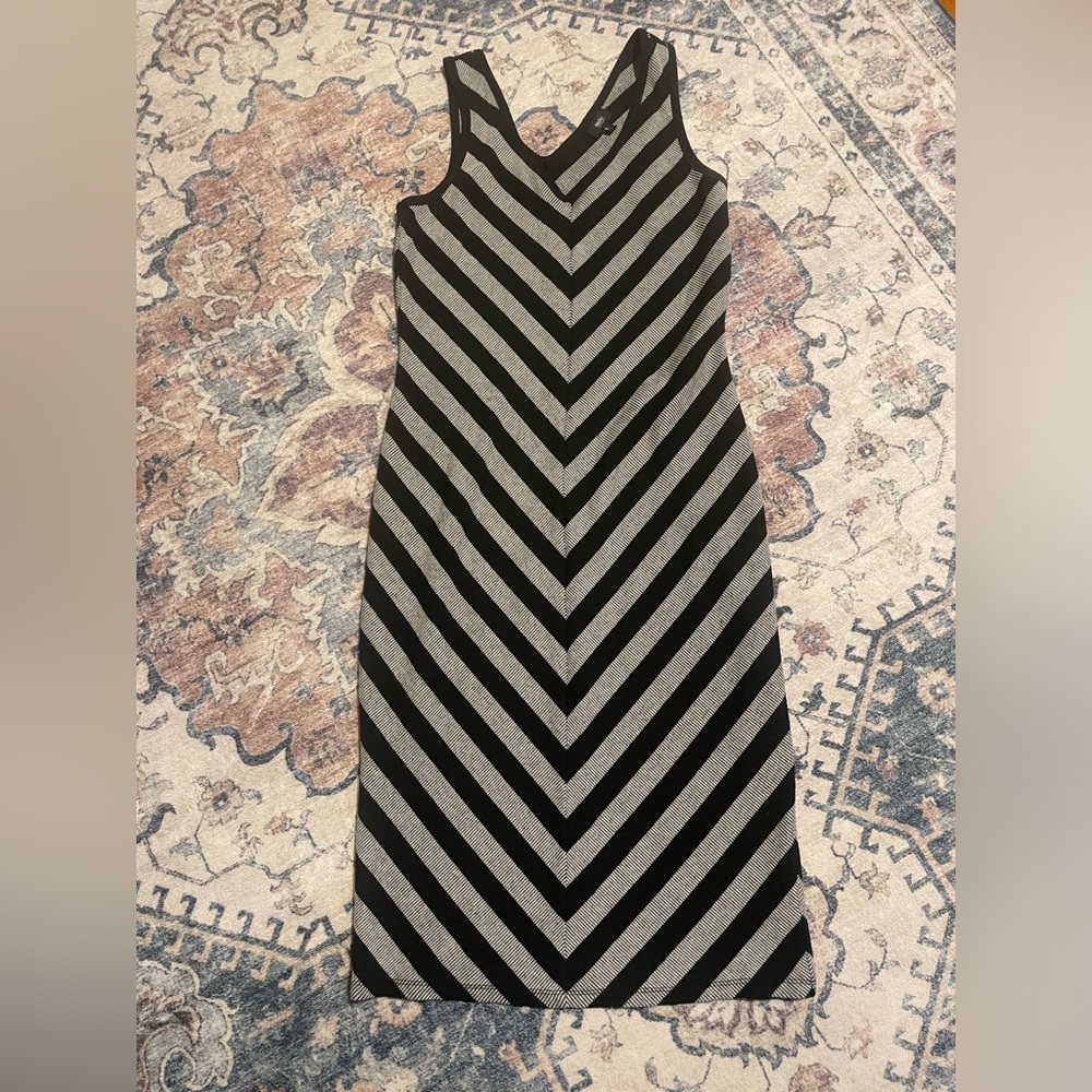 Chic Black and Gray Chevron Midi Dress